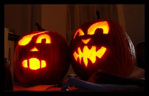 Halloween pumpkin oneye 300x193 Halloween pumpkin carving ideas
